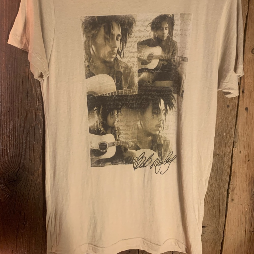 Catch A Fire brand/ Size Medium/ tan/ Bob Marley